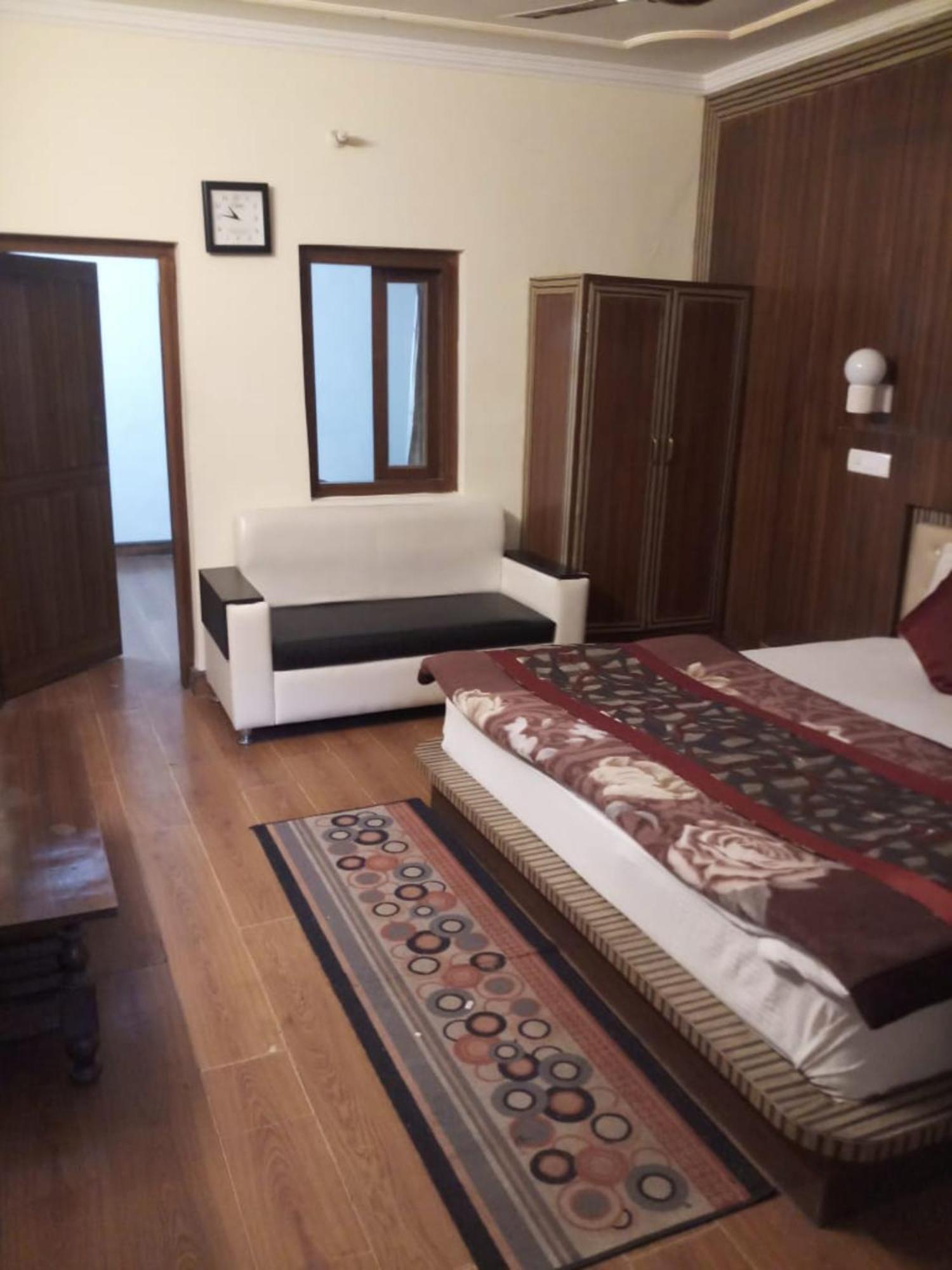 Goroomgo Moon Nainital Near Naini Lake - Parking & Lift Facilities -Hygiene And Spacious Room - Best Seller Eksteriør bilde