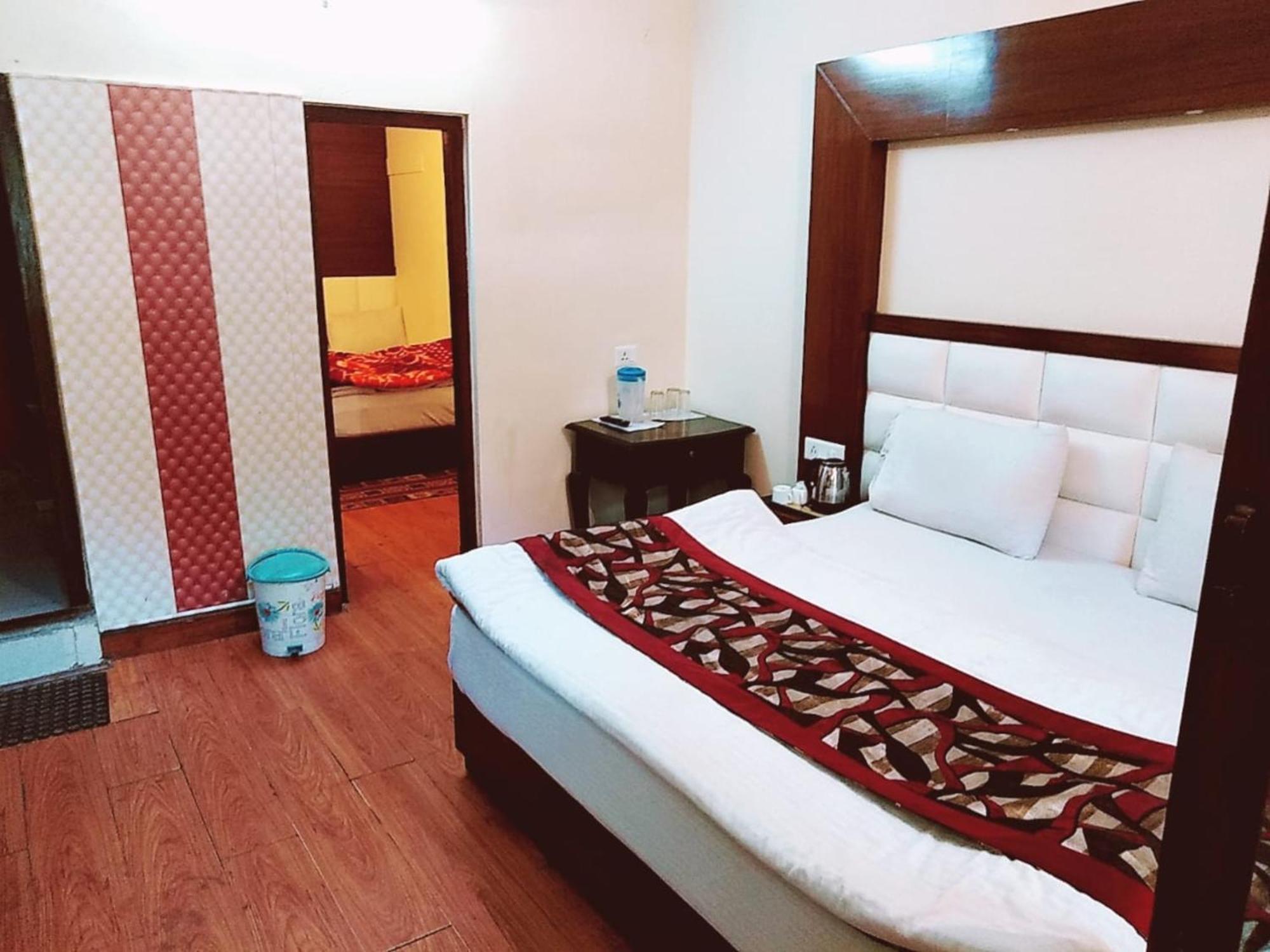 Goroomgo Moon Nainital Near Naini Lake - Parking & Lift Facilities -Hygiene And Spacious Room - Best Seller Eksteriør bilde