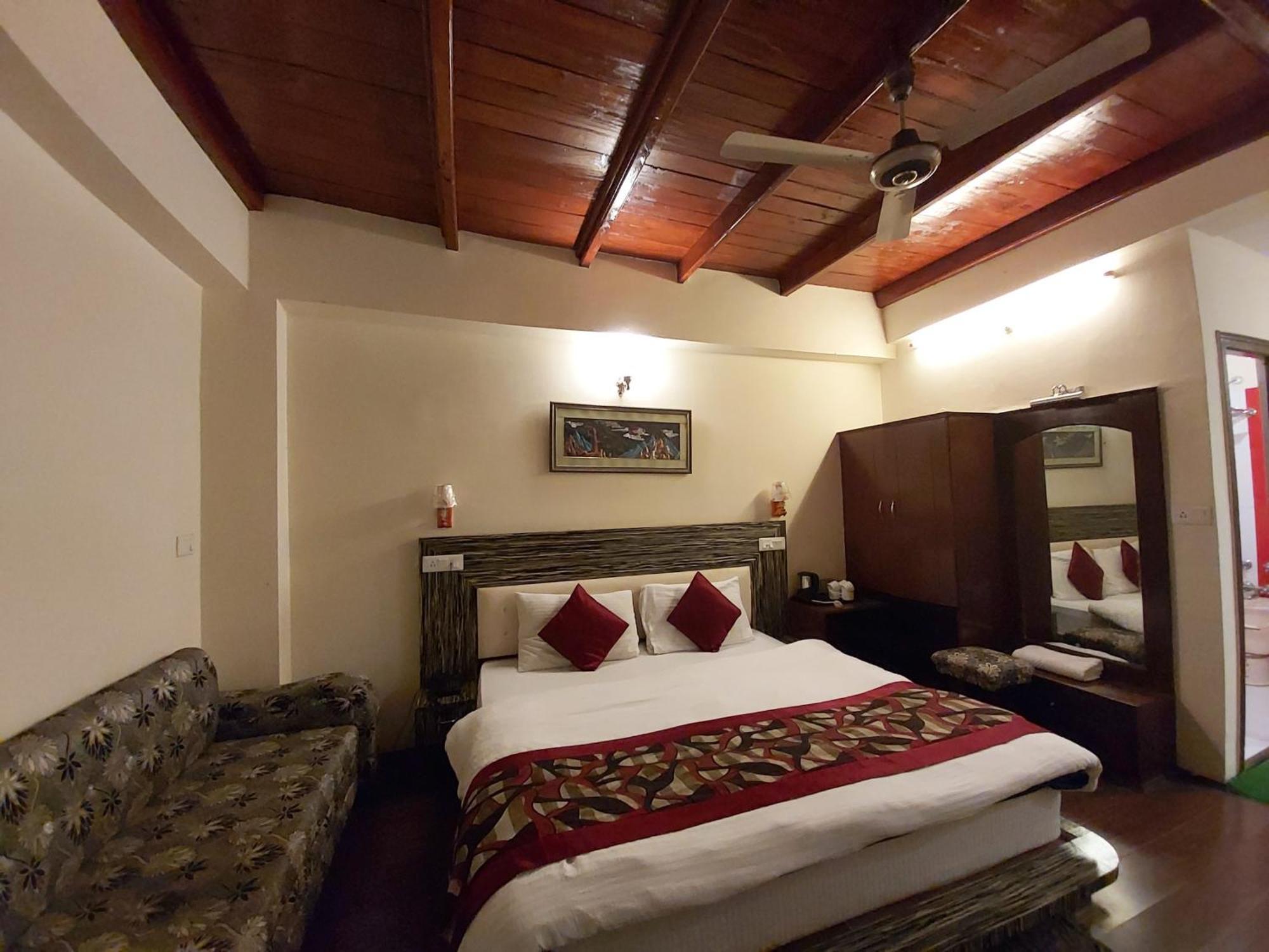 Goroomgo Moon Nainital Near Naini Lake - Parking & Lift Facilities -Hygiene And Spacious Room - Best Seller Eksteriør bilde