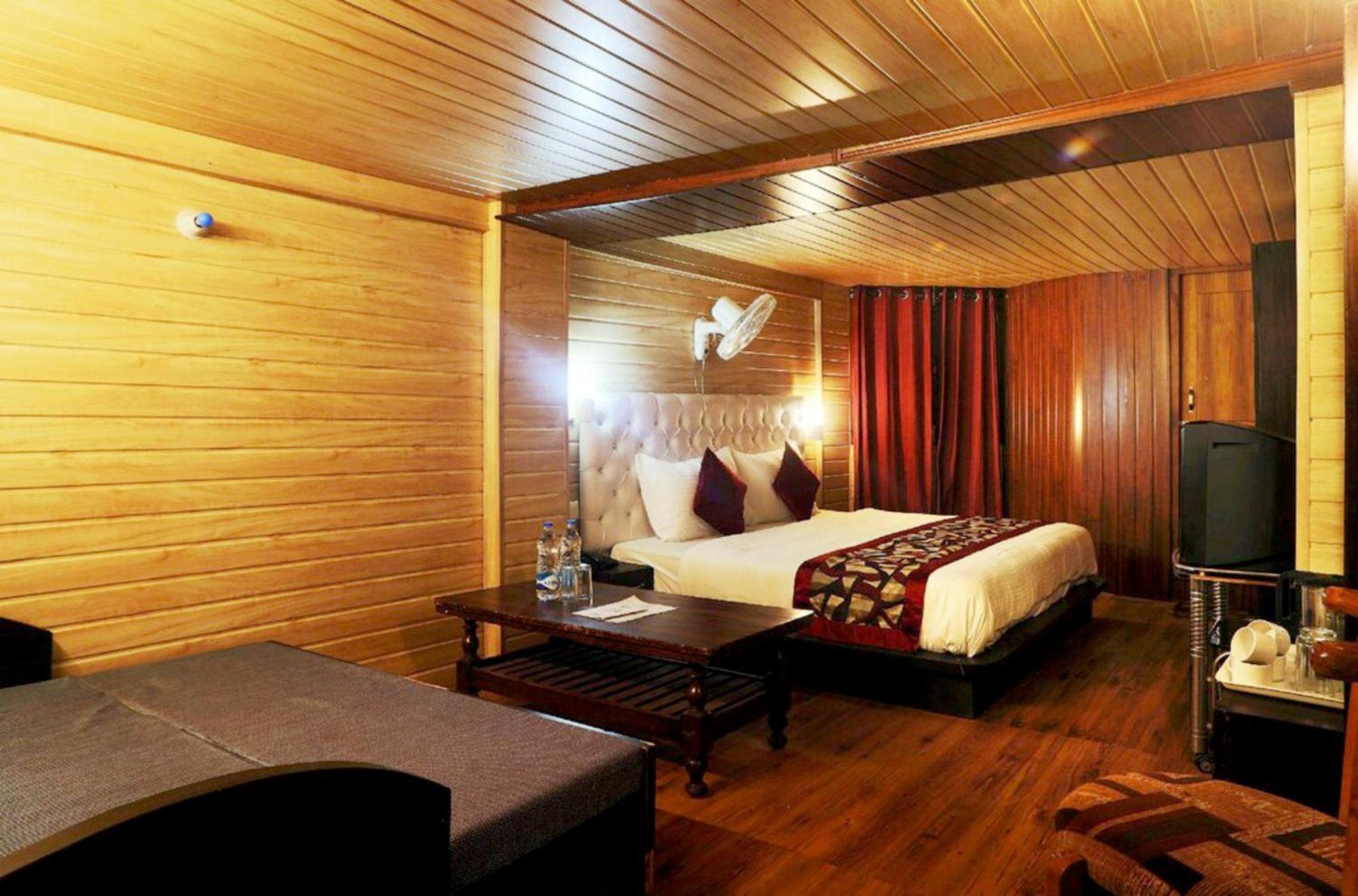 Goroomgo Moon Nainital Near Naini Lake - Parking & Lift Facilities -Hygiene And Spacious Room - Best Seller Eksteriør bilde