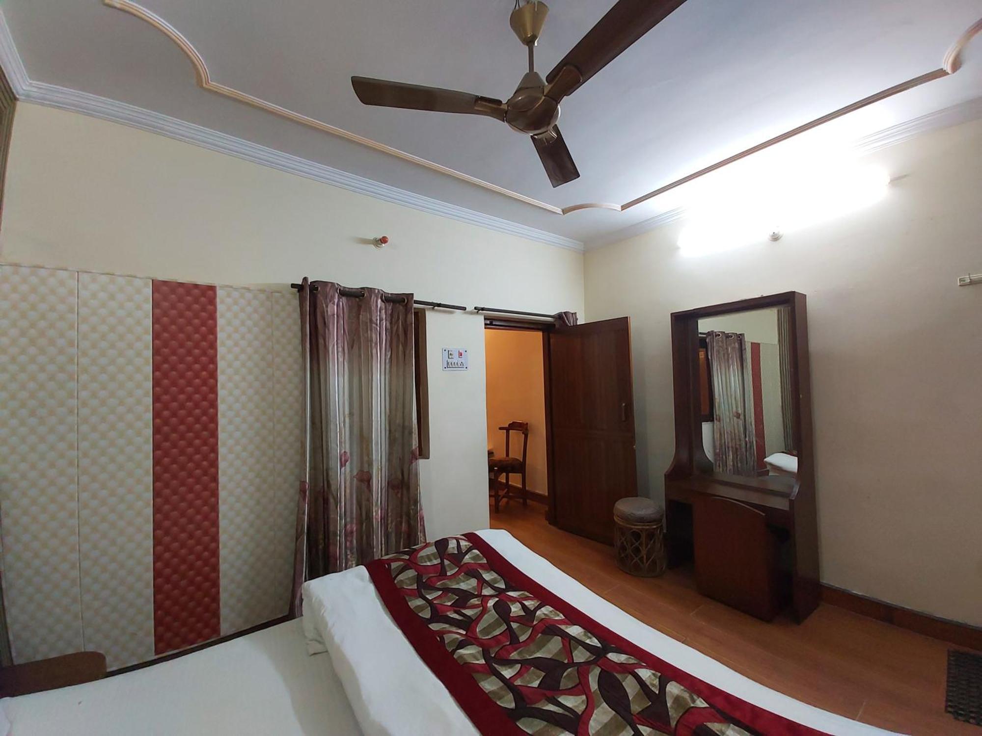 Goroomgo Moon Nainital Near Naini Lake - Parking & Lift Facilities -Hygiene And Spacious Room - Best Seller Eksteriør bilde
