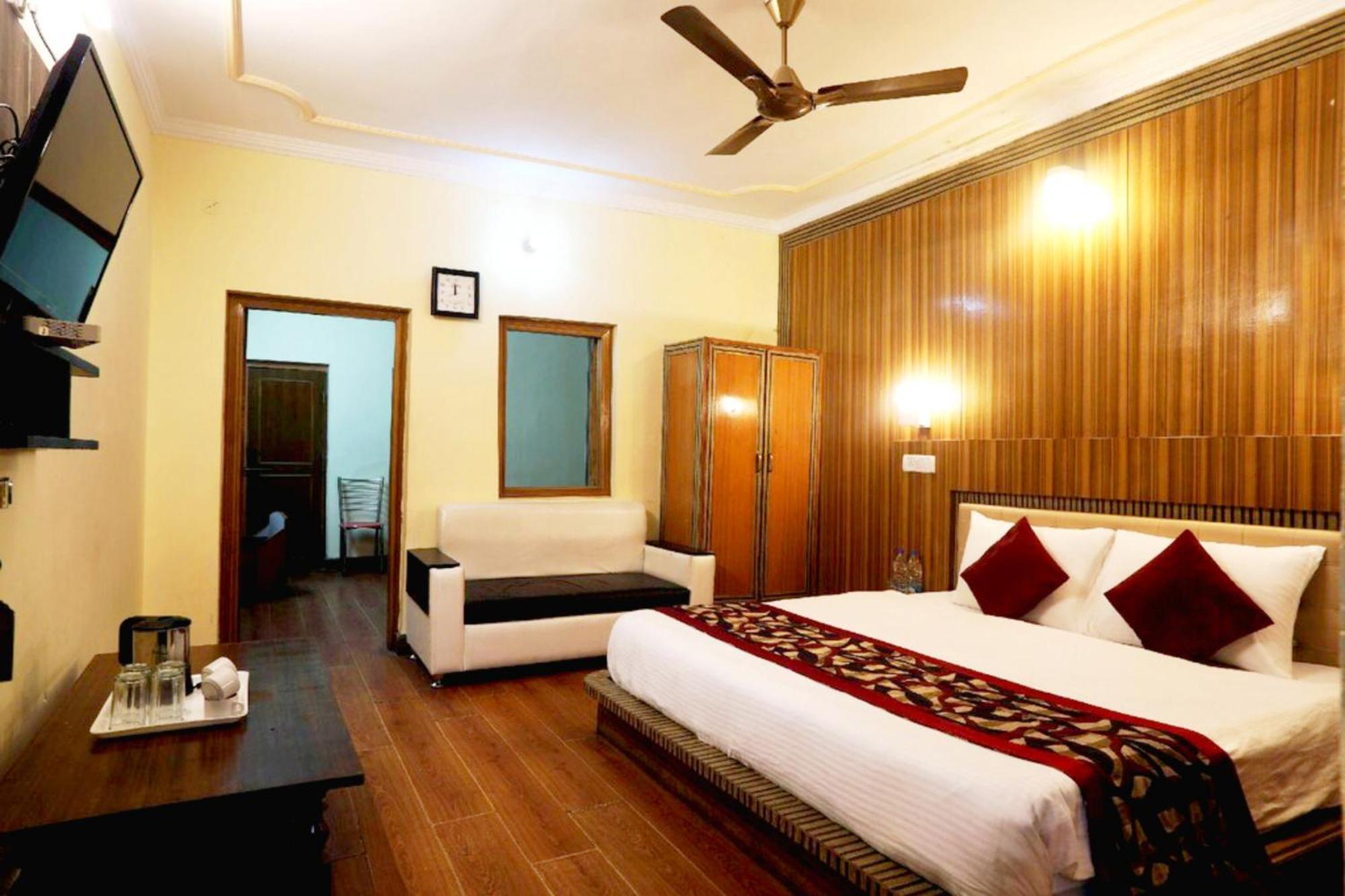 Goroomgo Moon Nainital Near Naini Lake - Parking & Lift Facilities -Hygiene And Spacious Room - Best Seller Eksteriør bilde