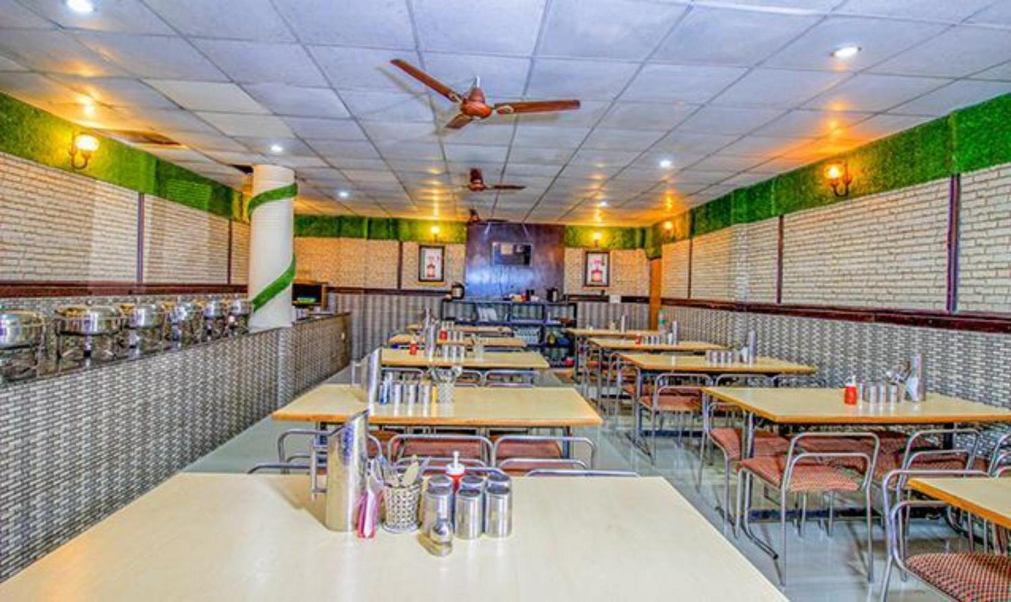 Goroomgo Moon Nainital Near Naini Lake - Parking & Lift Facilities -Hygiene And Spacious Room - Best Seller Eksteriør bilde