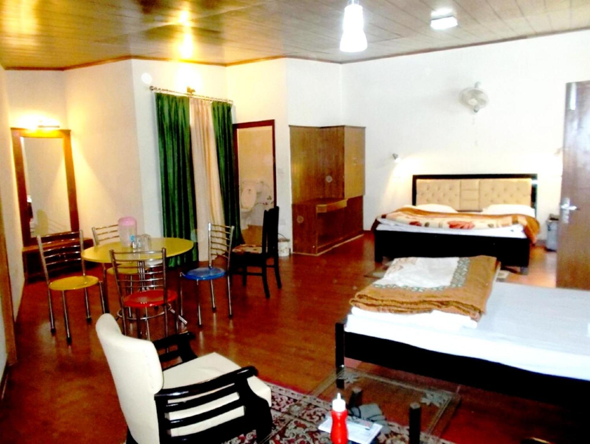 Goroomgo Moon Nainital Near Naini Lake - Parking & Lift Facilities -Hygiene And Spacious Room - Best Seller Eksteriør bilde
