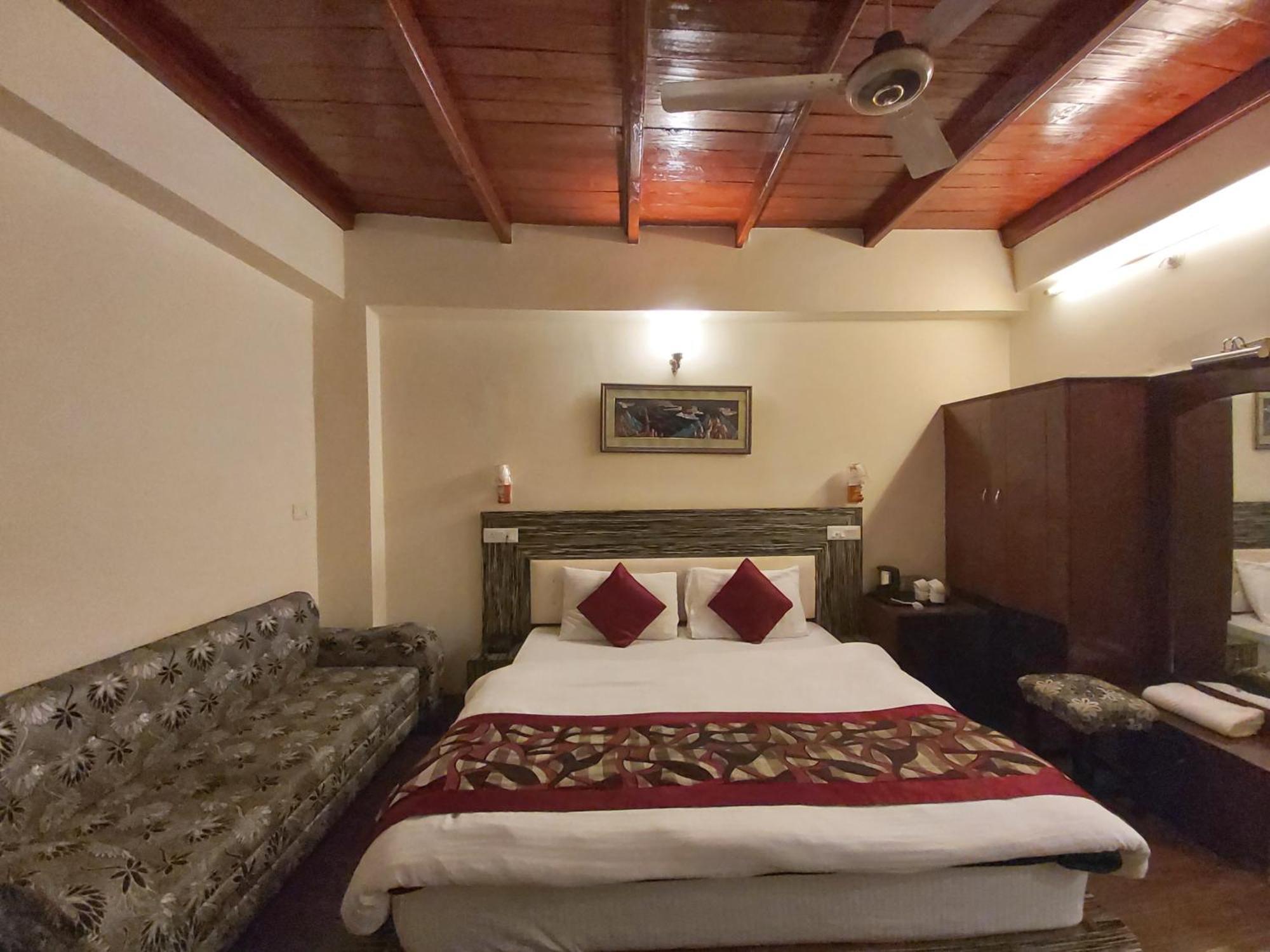 Goroomgo Moon Nainital Near Naini Lake - Parking & Lift Facilities -Hygiene And Spacious Room - Best Seller Eksteriør bilde