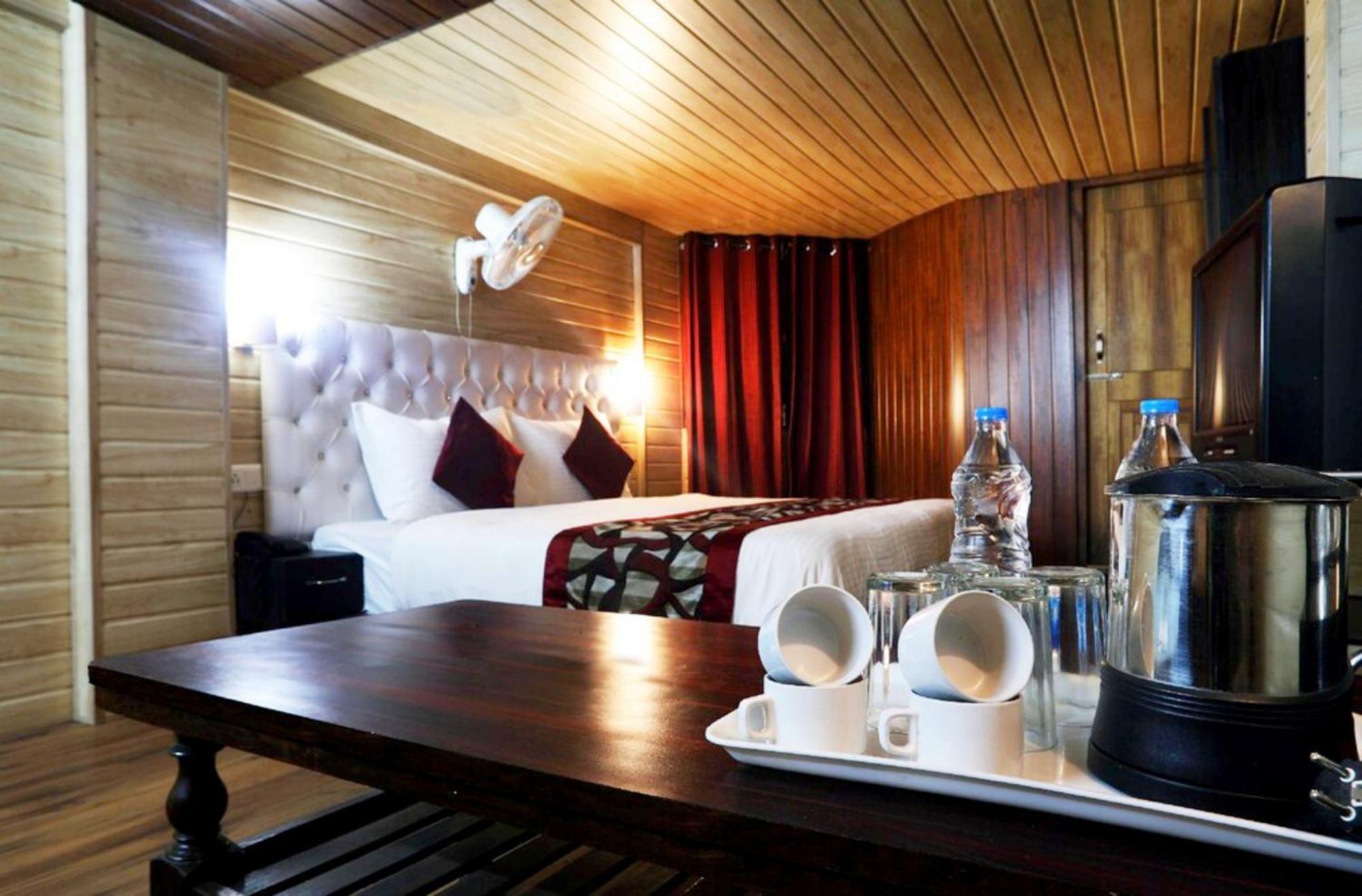 Goroomgo Moon Nainital Near Naini Lake - Parking & Lift Facilities -Hygiene And Spacious Room - Best Seller Eksteriør bilde
