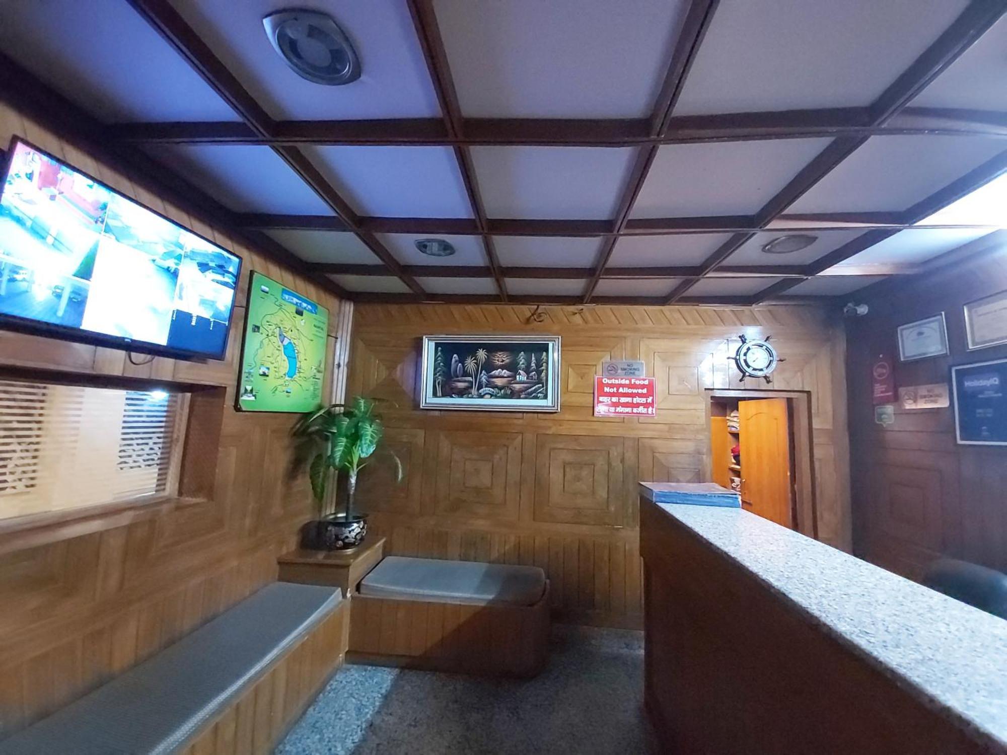 Goroomgo Moon Nainital Near Naini Lake - Parking & Lift Facilities -Hygiene And Spacious Room - Best Seller Eksteriør bilde