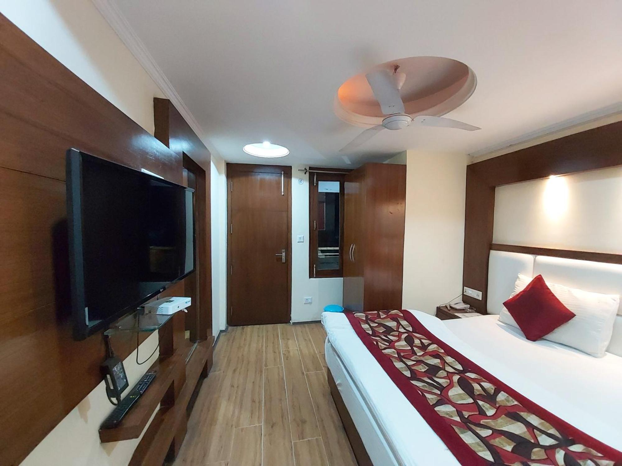Goroomgo Moon Nainital Near Naini Lake - Parking & Lift Facilities -Hygiene And Spacious Room - Best Seller Eksteriør bilde