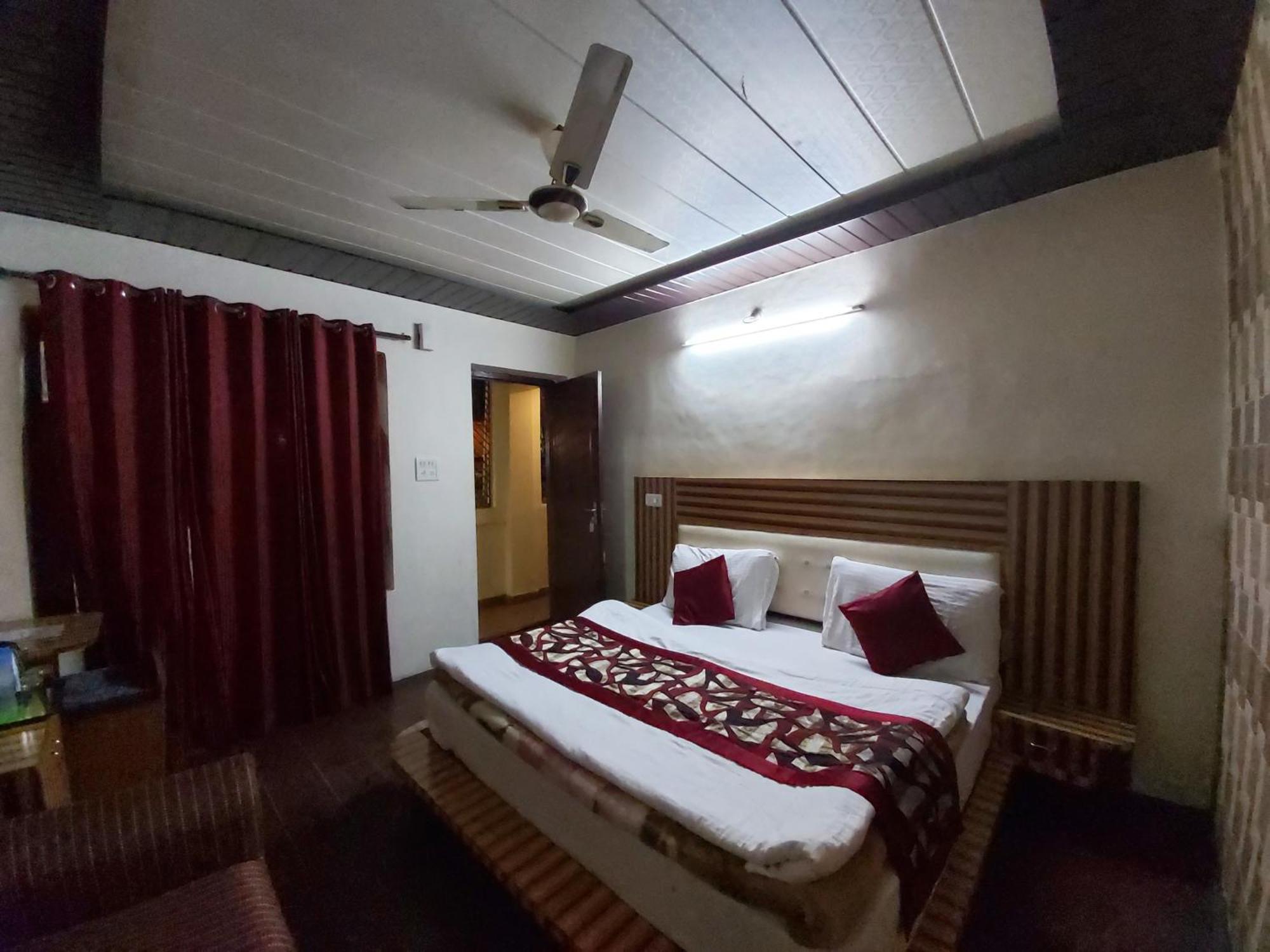 Goroomgo Moon Nainital Near Naini Lake - Parking & Lift Facilities -Hygiene And Spacious Room - Best Seller Eksteriør bilde